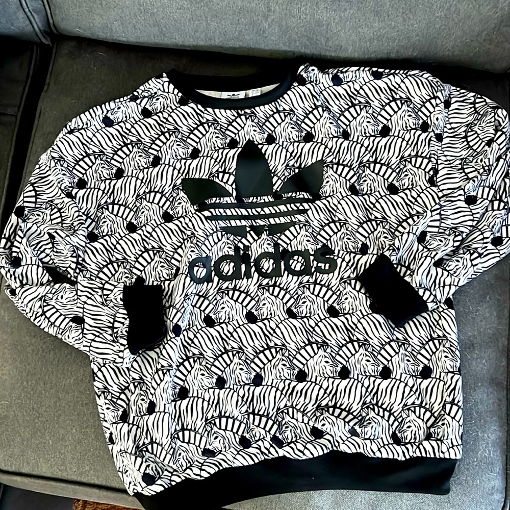 Adidas black and white zebra print sweatshirt 11-12 youth🤍🖤